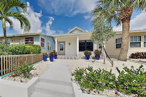 Pineapple Cove - Designer All-Suite with Heated Pool home - main image