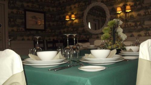 Hadley Bowling Green Inn - image 4