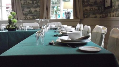 Hadley Bowling Green Inn - image 10