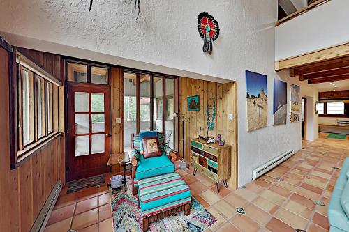 Slopeside Penthouse with 2 Mountain-View Balconies condo - main image