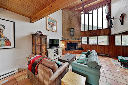 Slopeside Penthouse with 2 Mountain-View Balconies condo - image 6