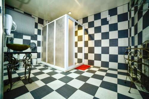 Family Room image 2