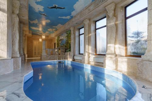 Three-storey cottage with a swimming pool Hamam bath and other services. - main image