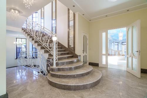 Three-storey cottage with a swimming pool Hamam bath and other services. - image 4
