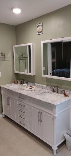 Villa Paradise – Cape Coral, FL