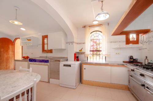 ห้องครัว, Finca Son Marimon - Adults Only in กาลาซันตันยี