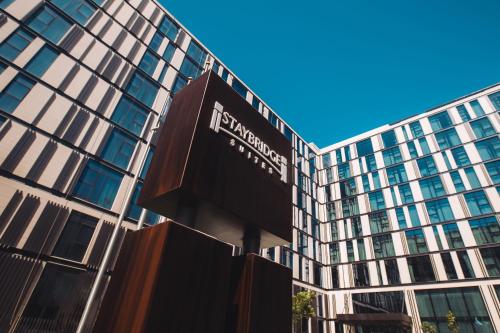 Staybridge Suites Dubai Al-Maktoum Airport by IHG, Dubaj (fotografie 9)