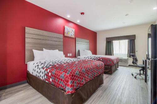 Econo Lodge Inn & Suites Humble FM1960 - IAH Airport in Humble, USA