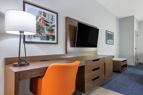 1 king bed, 1 sofa bed