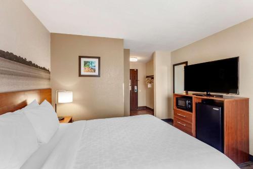 Clarion Pointe by Choice Hotels Racine