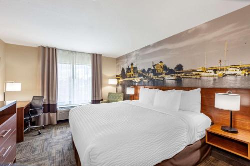Clarion Pointe by Choice Hotels Racine - image 9