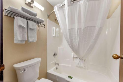 Clarion Pointe by Choice Hotels Racine