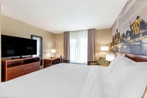 Clarion Pointe by Choice Hotels Racine