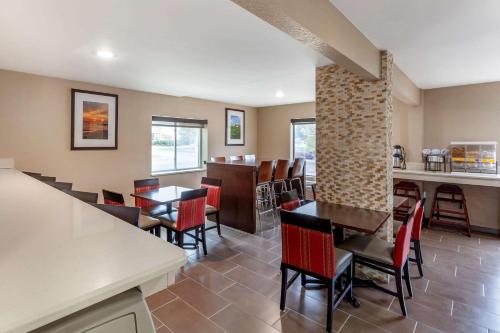 Clarion Pointe by Choice Hotels Racine