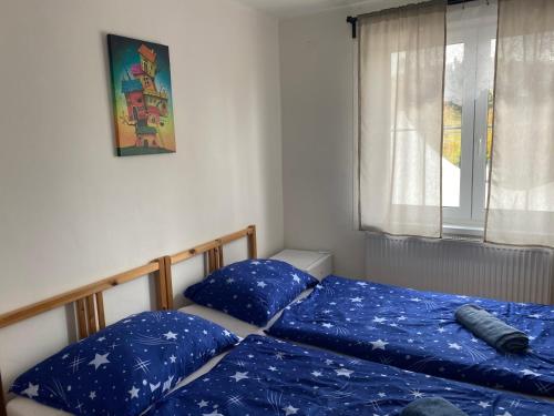 2 twin beds