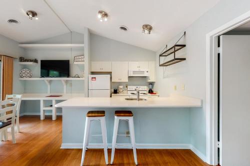 Sea Colony - 1023A West Pine - main image