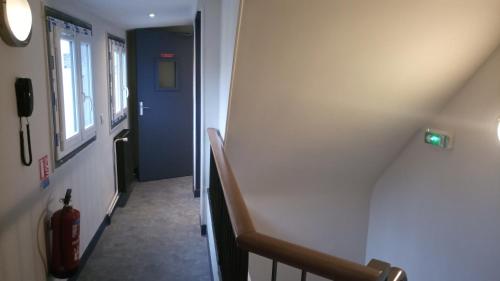 Hôtel De La Perdrix Rouge - image 5