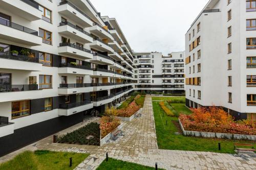 Mokotow Business Center Apartments by Renters - image 14