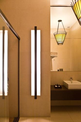Ritz Leblon - image 4