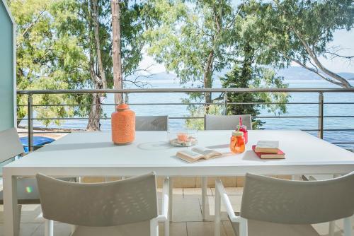 Deluxe Kefalonia Apartment Apartment Corali 3 Bedroom Pool Sea View Karavomilos - main image