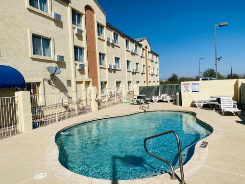 泳池, Americas Choice Inn & Suites in 希拉本德