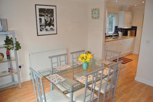 Facilities, Bramley Cottage in Lake North