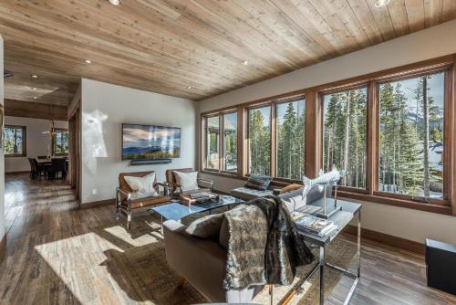 Custom Ski In Ski Out Luxury Chalet 239 - Hot Tub & Amazing Views - 500 Dollars Of FREE Activities & Equipment Rentals Daily in Winter Park, USA