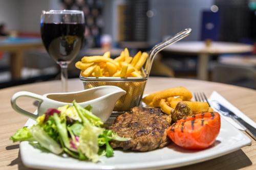 Holiday Inn Express London - Watford Junction an IHG Hotel - image 10
