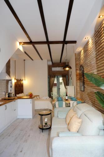 VINTAGE loft apartment Beach, private TERRACE Wifi