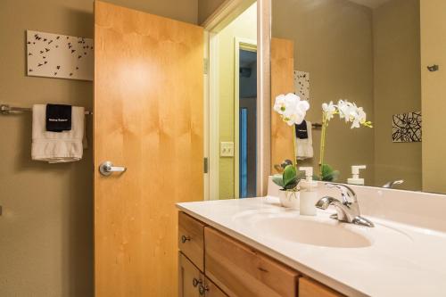 FRONTDESK Minneapolis Grand Apts Downtown
