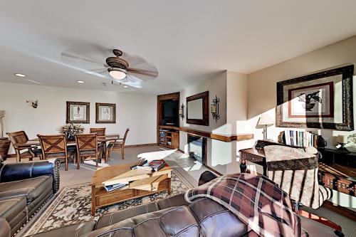 Vail Spa Condo with Pools & Big Views Near Lifts! condo - image 2