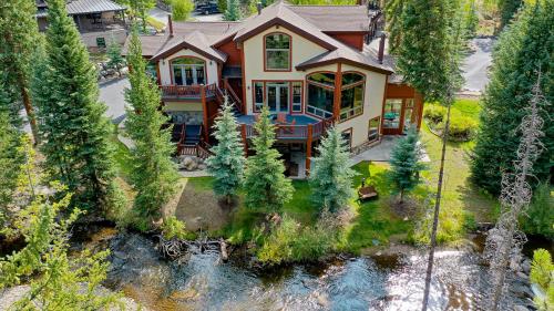 Ravenstone Home Riverfront Luxury in Breckenridge, USA