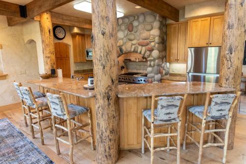 Ravenstone Home Riverfront Luxury in Breckenridge, USA