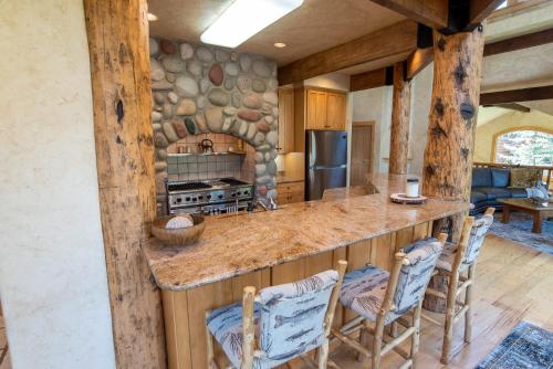 Ravenstone Home Riverfront Luxury in Breckenridge, USA