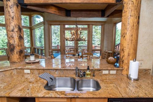 Ravenstone Home Riverfront Luxury in Breckenridge, USA