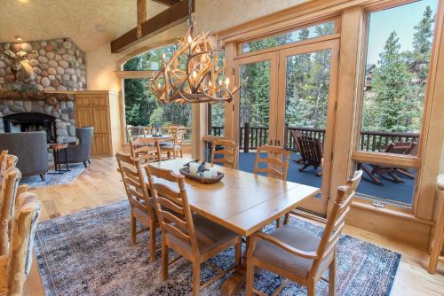 Ravenstone Home Riverfront Luxury in Breckenridge, USA