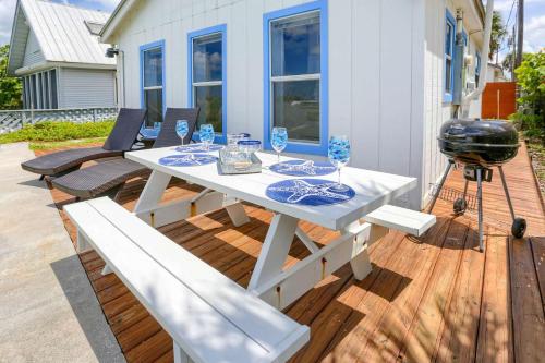 Binnie’s Beachfront Bungalow - image 3