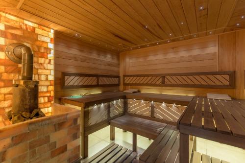 ซาวน่า, Carparosa Hotel in โปลยานึตสยา