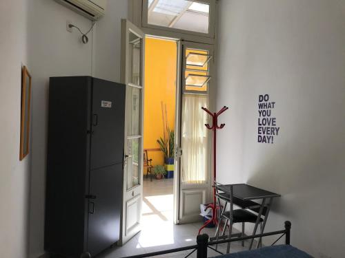 Standard Double Room with Shared Bathroom image 6