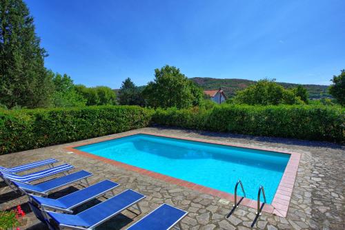 Ambra Villa Sleeps 8 with Pool and WiFi