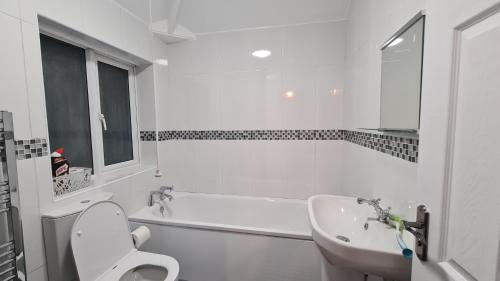 Spacious 3 Bedroom House in Spondon, Derby