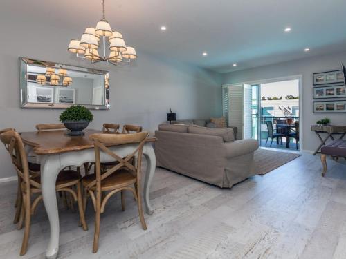 Hamptons Retreat @ Unit 259A Pacific Blue