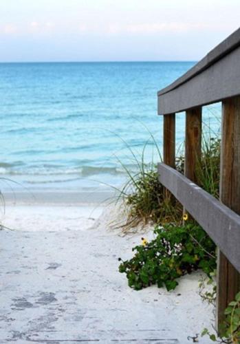 6West Beach Cottages by AMI Locals - image 4