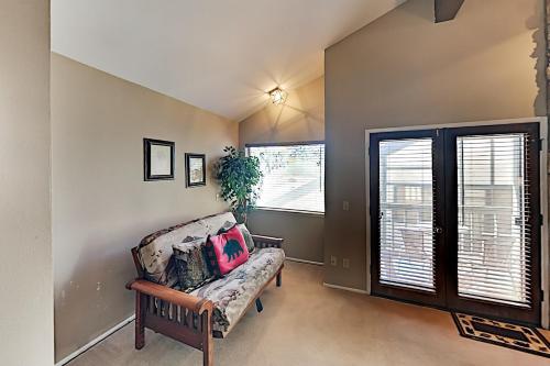Viking Estates Lakeside Townhome with Balcony Views! condo - image 5