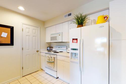Sea Colony Whispering Pines II - image 2