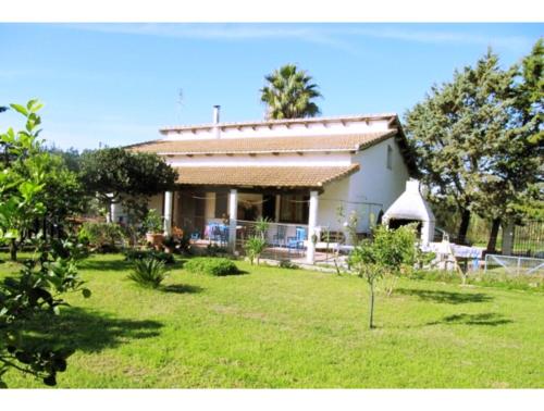 Villa Angela in Alghero, surrounded by greenery, for 6-7 people