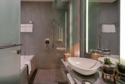 room detail thumbnail 2