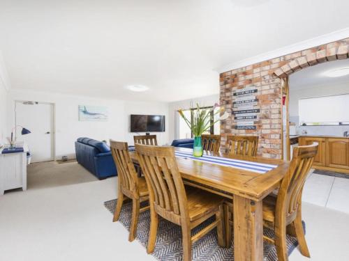 Renas Court 8
