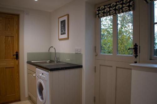 Ford End Cottage - image 11