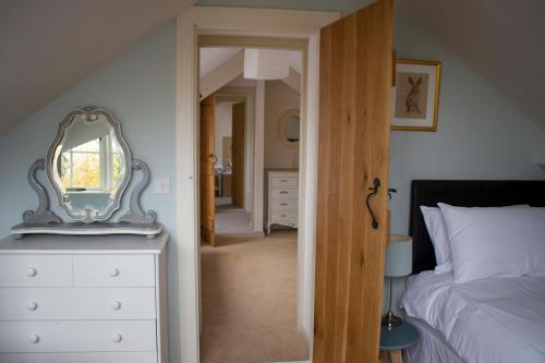 Ford End Cottage - image 3